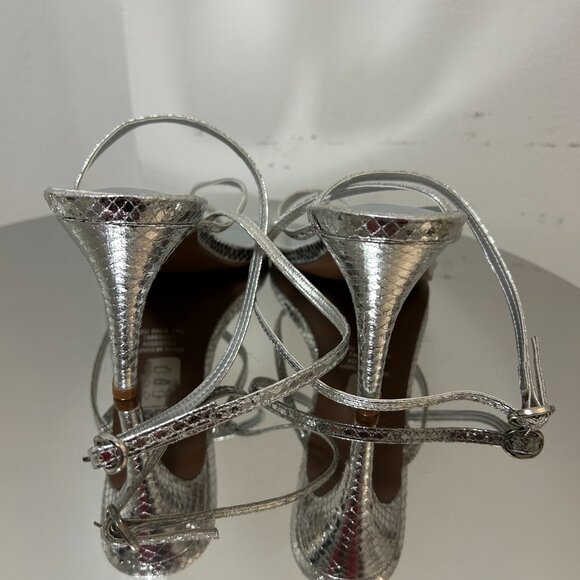 ASOS DESIGN Harissa toe thong mid heeled sandals in silver - Picture 4 of 5